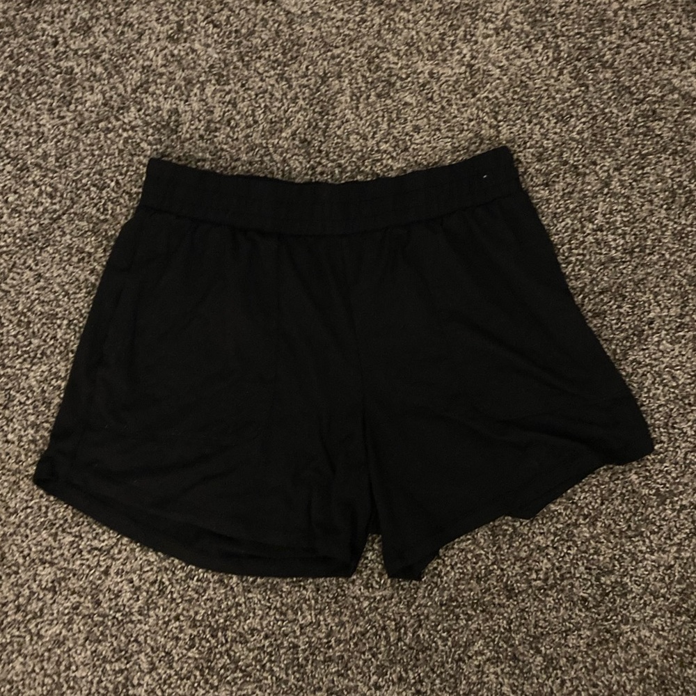 Black all in motion athletic shorts with two front pockets